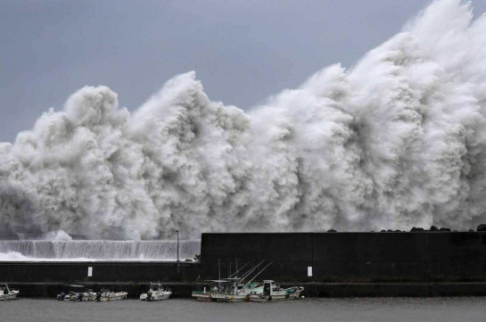 Japan hit by strongest typhoon in 25 years