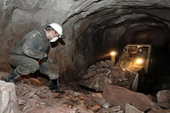 Russia: blasts at Raspadskaya mine kill 30 