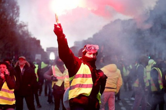 France fuel protests: 'Yellow vests' pull out of PM meeting