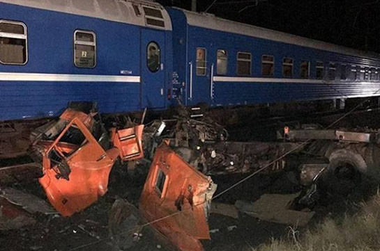 В Вене грузовой автомобиль столкнулся с поездом