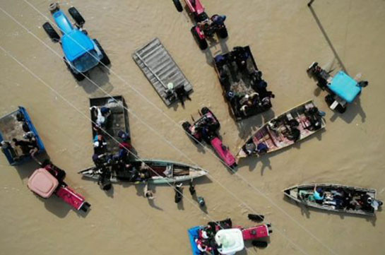 Iran floods: Thousands evacuate homes as heavy rain forecast