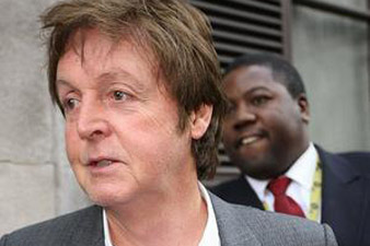 Barack Obama is to host a concert to honour Sir Paul McCartney