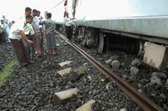 Death toll from Indian passenger train crash rises to 65