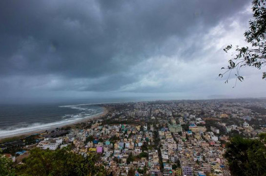 Cyclone Fani: India begins evacuations as storm moves up coast