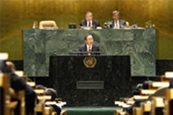 UN signs a treaty on nuclear disarmament