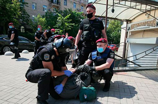 В Киеве задержали 15 человек в ходе митингов