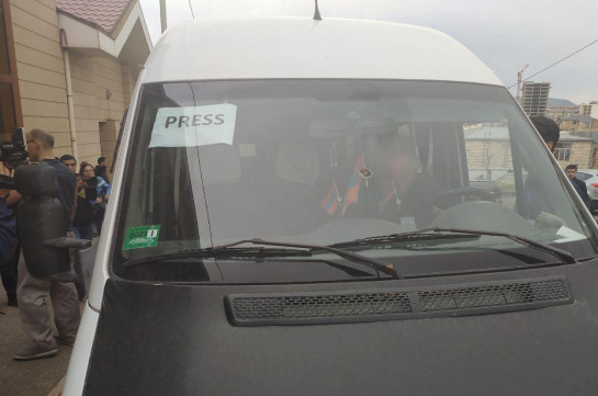 Azerbaijani armed forces again target car with international journalists (photos)