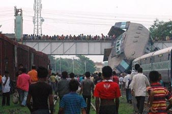 Trains crashed in India: Many people died