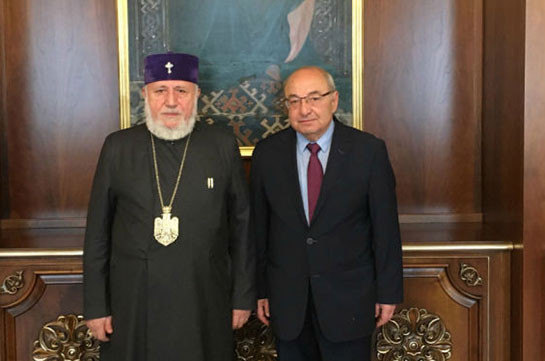 Catholicos Karekin II meets united opposition candidate Vazgen Manukyan