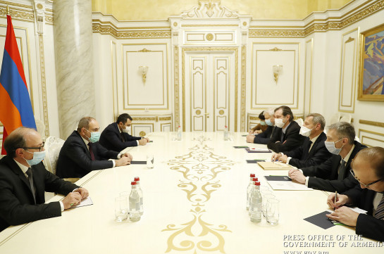 Armenia's PM receives OSCE Minsk Group Co-Chairs