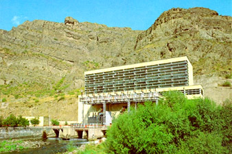 Armenian President visits Tatev Hydroelectric Power Station 