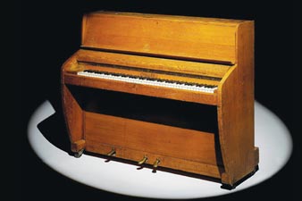 Piano used by Fab Four to be auctioned