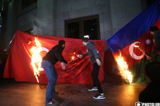 Participants of march of torches burn Azerbaijani and Turkish flags (video)