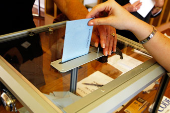 Australia holds parliamentary elections