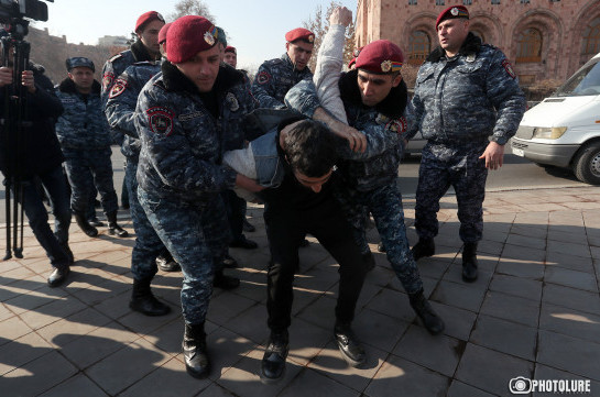 Полиция подвергла приводу водителей, проводящих акцию протеста против подорожания выплат по ОСАГО