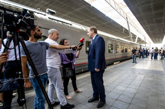 Руководство ЮКЖД в числе пассажиров первого в этом сезоне поезда Ереван-Батуми