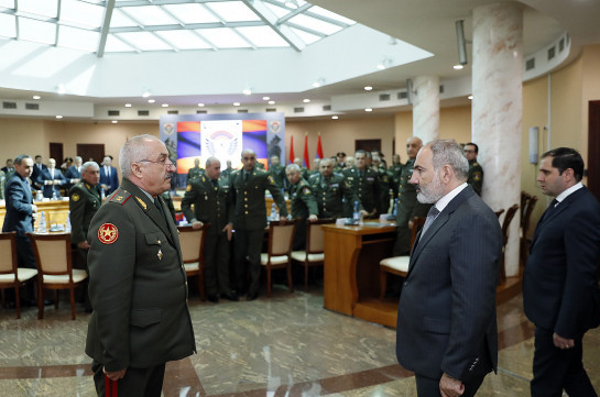 Никол Пашинян представил высшему командному составу ВС новоназначенного начальника Генштаба ВС Эдварда Асряна