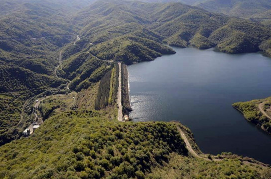 Очередная встреча была организована возле Сарсангского водохранилища с целью обсуждения вопроса взаимовыгодного использования вод Сарсанга