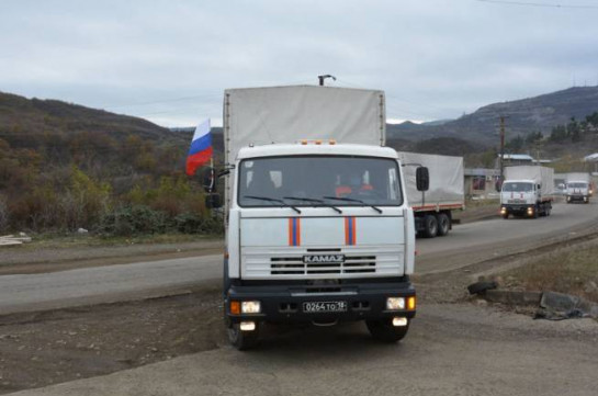 В сопровождении российских миротворцев в Степанакерт доставлен гуманитарный груз