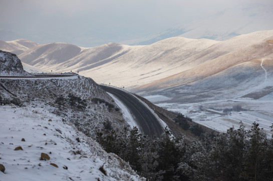 Ապարանի, Արագածի, Սպիտակի, Հրազդանի, Սևանի, Գավառի, Ճամբարակի, Թալինի, Արթիկի, Աշոցքի տարածաշրջաններում ձյուն է տեղում