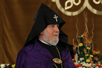 His Holiness Karekin II leaves for Paris 