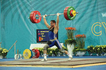 Arayik Mirzoyan wins U23 Weightlifting Championships