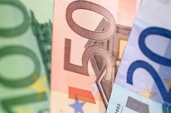 Եվրոն բանկերում գնվում է միջինը 413 դրամով, վաճառվում՝ 426 դրամով