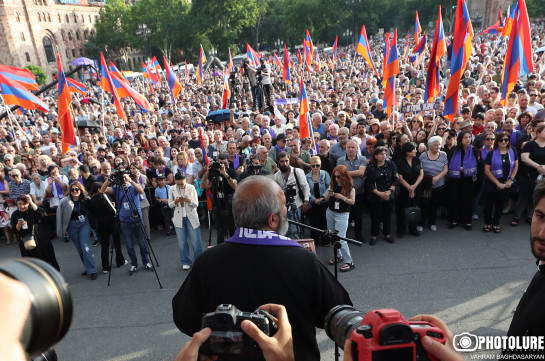 Կեղծ են բոլոր թեզերը, որ այսօր պատերազմ գոյություն չունի. Բագրատ Սրբազան