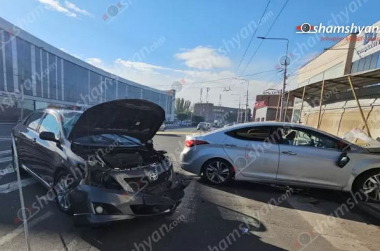 Ավտովթար՝ Երևանում. բախվել են «Toyota Corolla»-ն ու «Hyundai Elantra»-ն. կա 4 վիրավոր