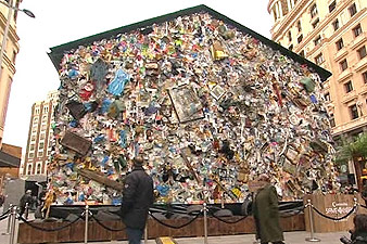 Garbage hotel opens in heart of Madrid 