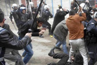 Kurdish protesters clash with police in Turkey