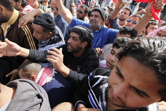 Bahrain protest overtakes police 