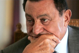 Mubarak questioned at Sharm el-Sheikh hospital 