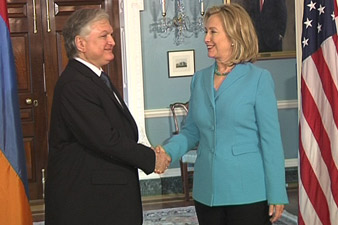 Edward Nalbandian, Hillary Clinton discuss NK conflict